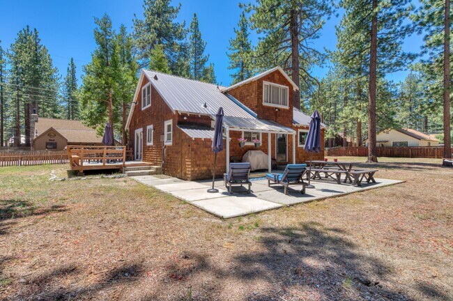 Building Photo - Lovely home with lake views available for ...