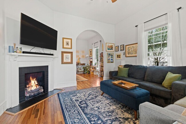 Building Photo - Gorgeous Home in Durham!