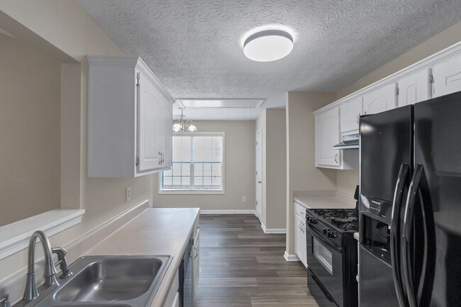 Building Photo - BEAUTIFUL 3 BEDROOM / 2 BATH HOME WITH PRIVACY FENCE!