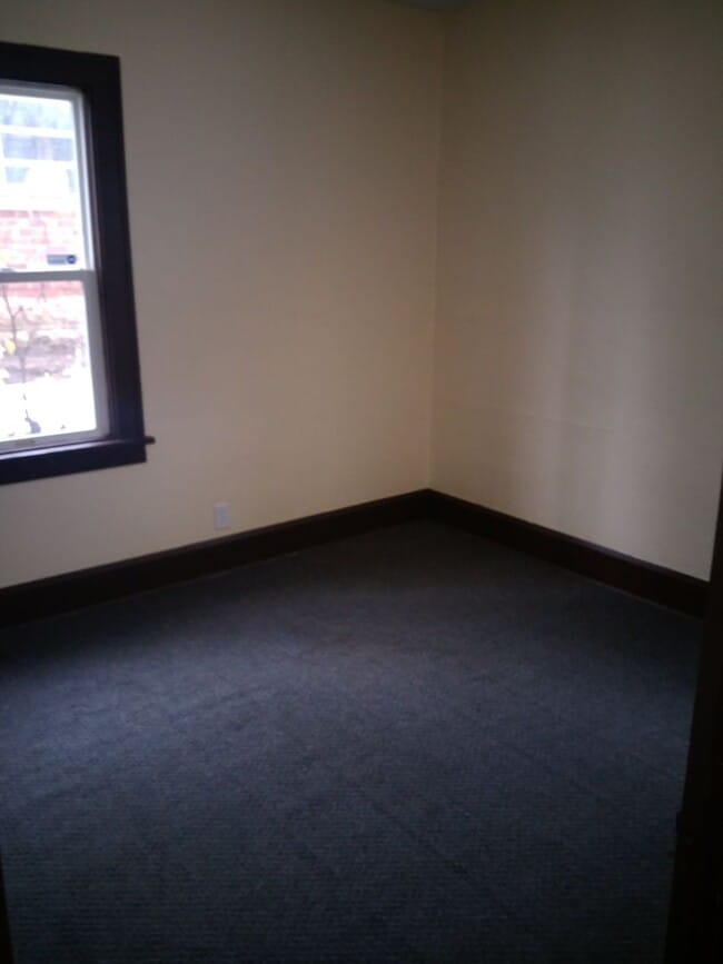 Building Photo - 3 Bedroom Home for Rent