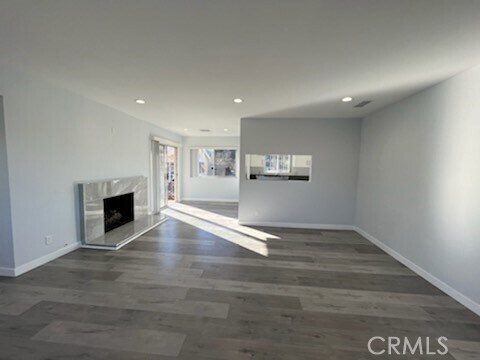 Building Photo - 10214 McClemont Ave