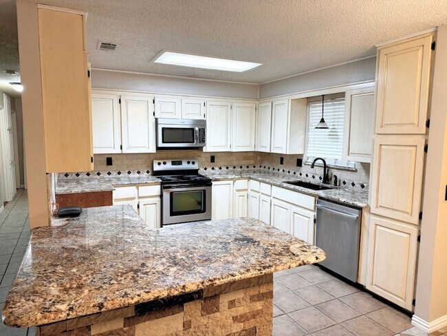 Foto del edificio - 200 Cedar Ln