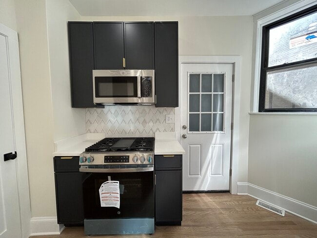 Foto del edificio - 4636 N Hamilton Ave