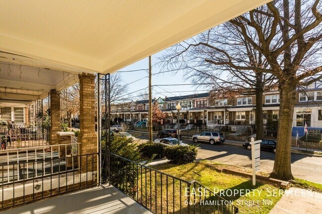 Building Photo - 647 Hamilton St NW