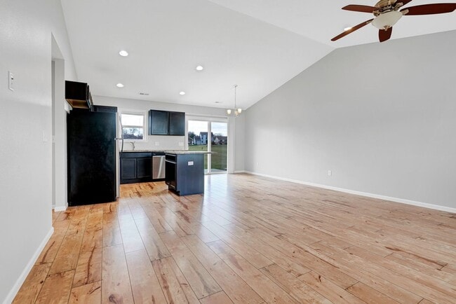 Building Photo - Summerland Twinhomes