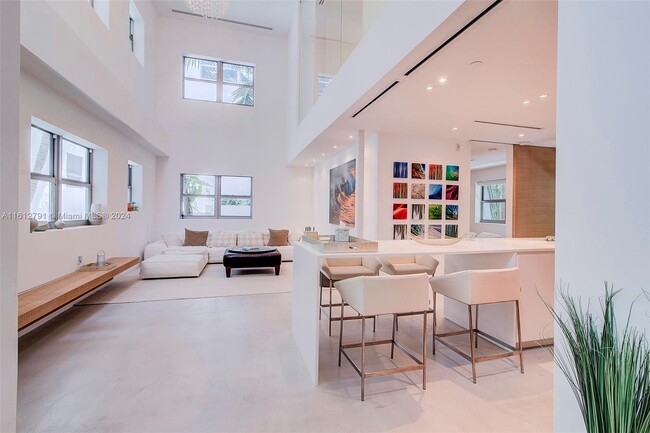 Building Photo - 125 Ocean Dr
