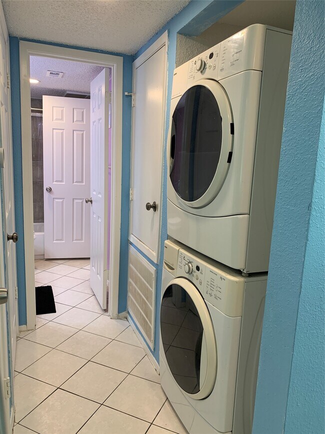Foto del edificio - 13038 Leader St