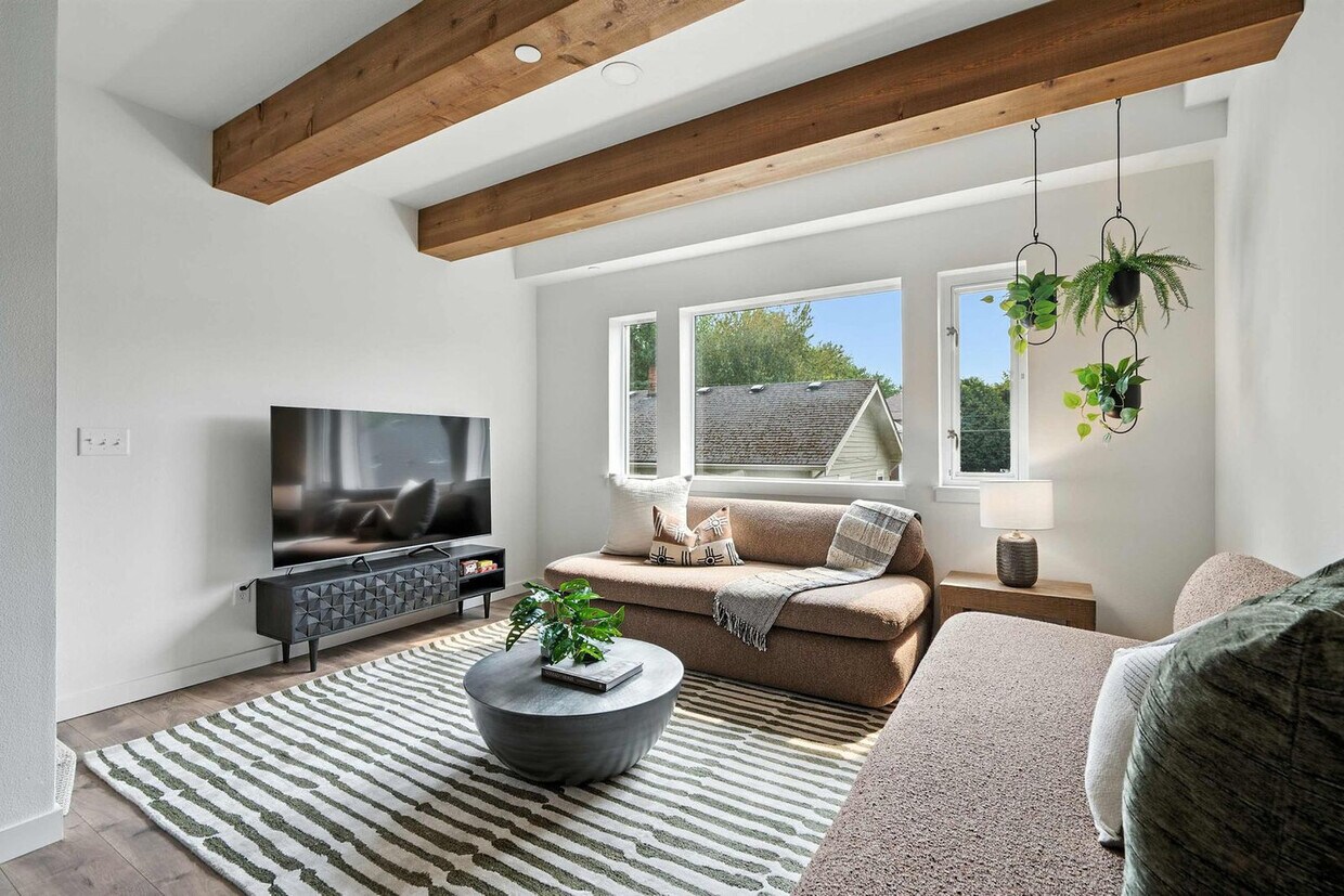 Foto principal - 925 NE 23rd Ave
