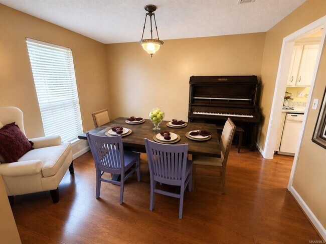 Foto del edificio - 2940 Willow Ln Dr