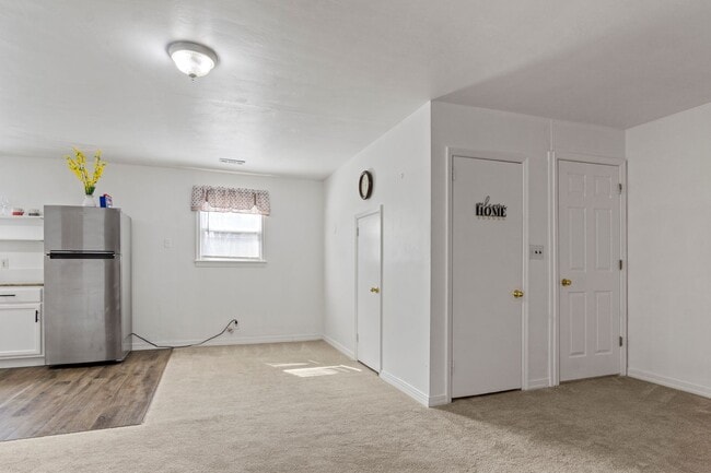 Building Photo - Cute-as-a-Button 2BR/2BA Apartment in Williamsburg VA | Private Entrance + Utilities Included