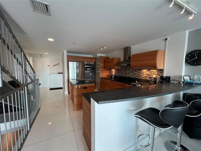 Foto del edificio - 2950 NE 188th St