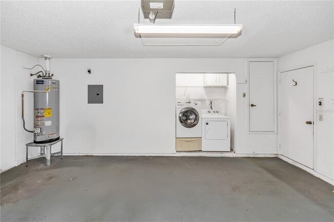 Building Photo - 5910 Petunia Ln