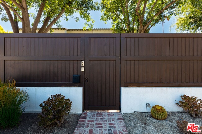 Foto del edificio - 4363 Irvine Ave