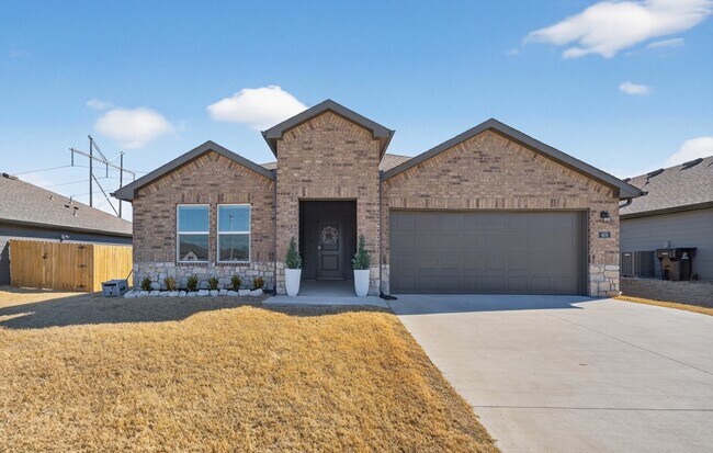 Building Photo - 405 S 85th St