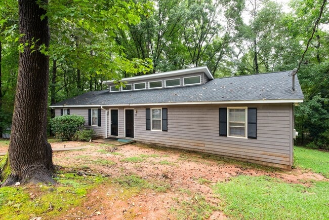 **WEST ATHENS DUPLEX** 2 Bed/1 Bath, JUST ... - **WEST ATHENS DUPLEX** 2 Bed/1 Bath, JUST ... House