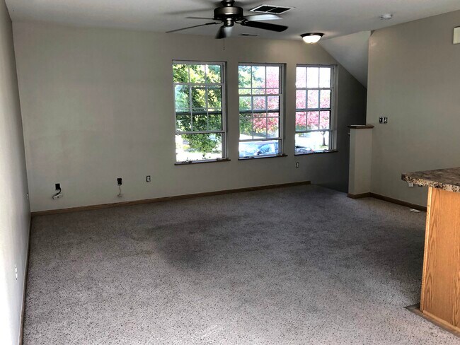 Building Photo - 15218 Greenbelt Dr