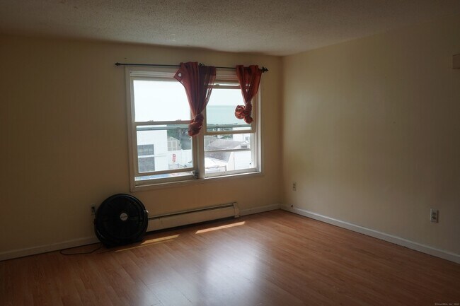 Building Photo - 219 Portsea St