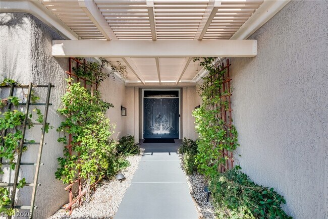 Building Photo - 2508 Sandilands Dr
