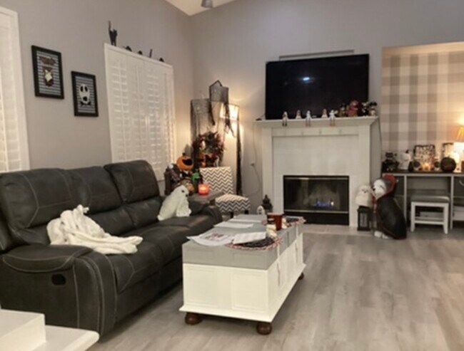 Foto del edificio - 928 Bello Rd