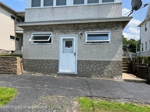 Building Photo - 913 S Webster Ave