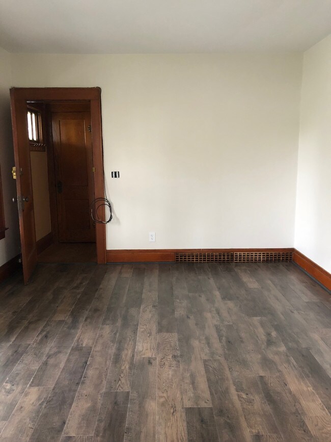 Building Photo - 423 Highland Ave