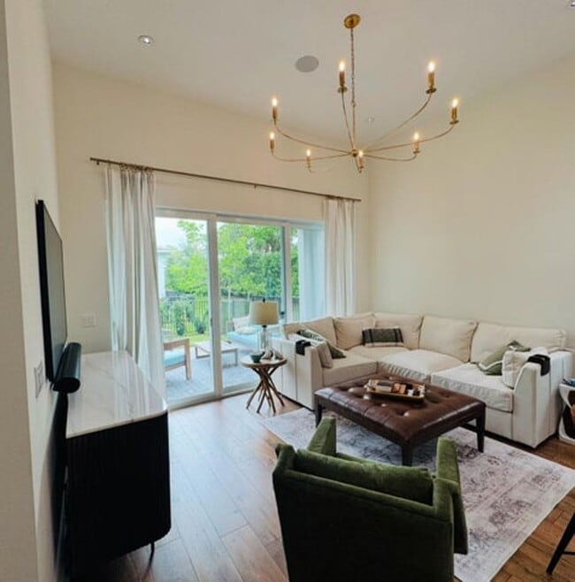 Foto del edificio - 16405 Capilano Ct