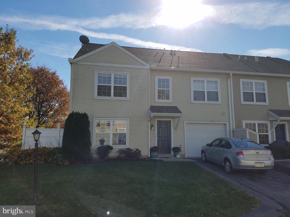 17 Court Ln, Carlisle, PA 17013 Townhome Rentals in Carlisle PA