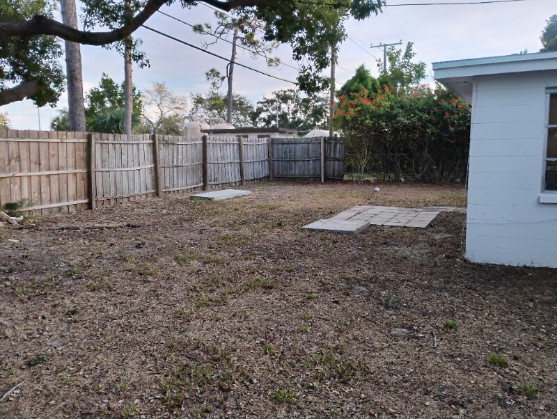 Foto del edificio - 2050 Holiday Dr