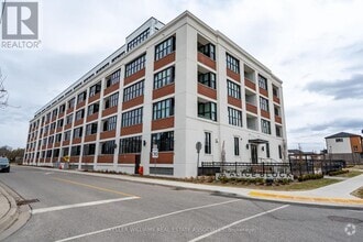 Building Photo - 120-120 Huron St