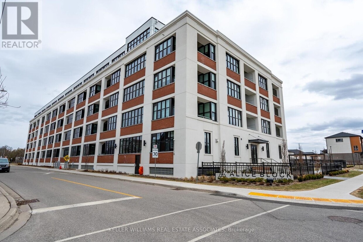 Primary Photo - 120-120 Huron St