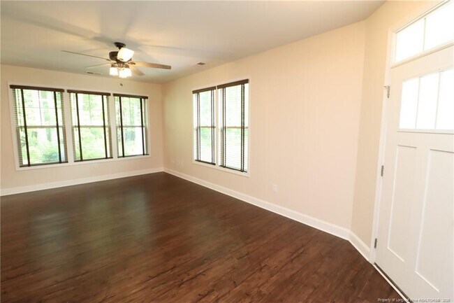 Foto del edificio - 1103 Compass Dr