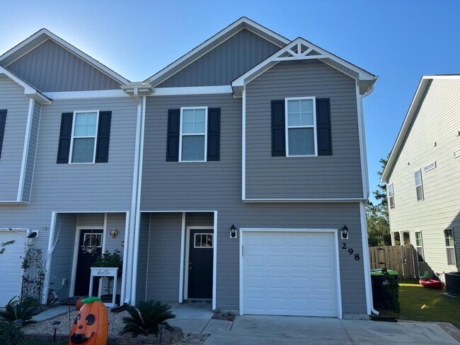 Foto del edificio - 3 bedroom, 2.5 bath townhome in the Landin...