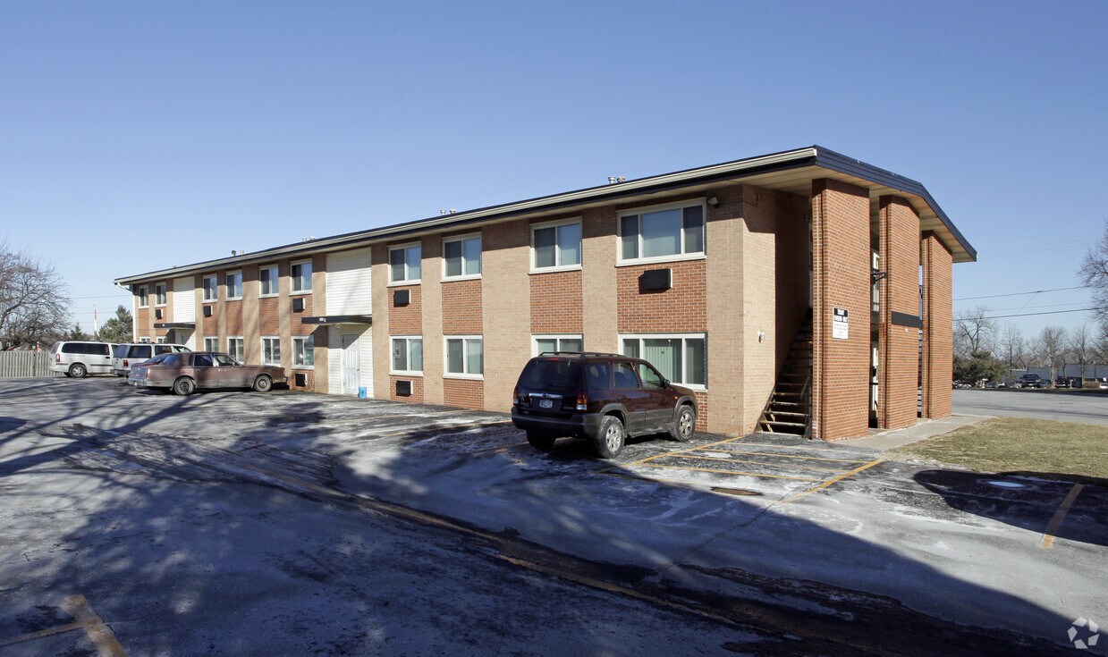 Primary Photo - 4451 S Whitnall Ave