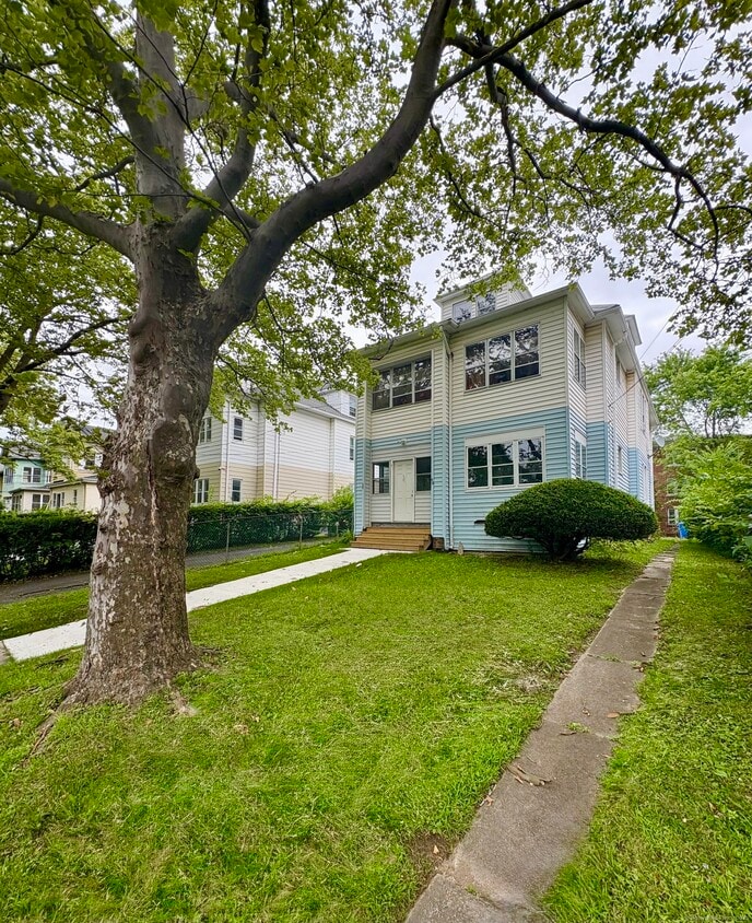 Primary Photo - 46 Westbourne Pkwy