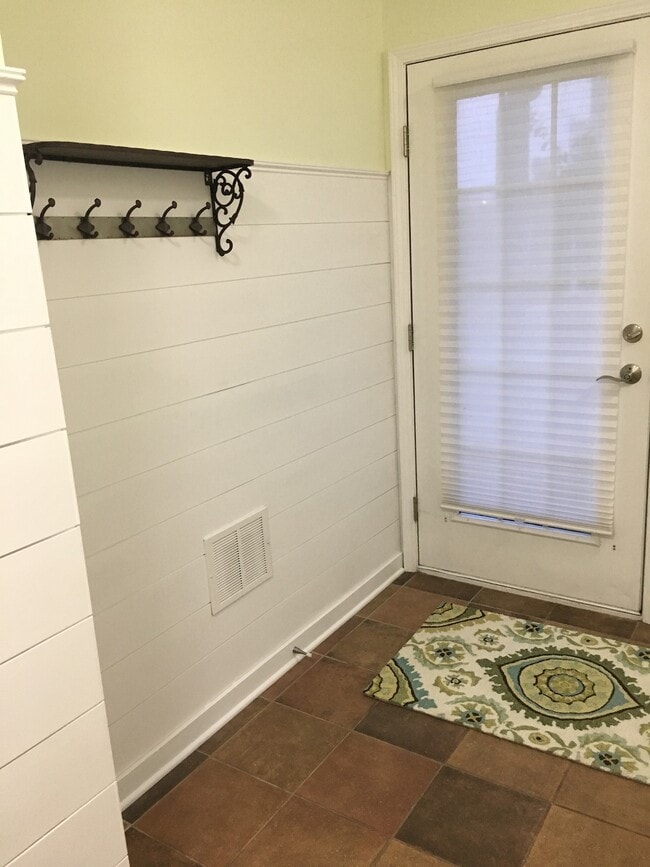 Entryway - 1222 Chapman Ln