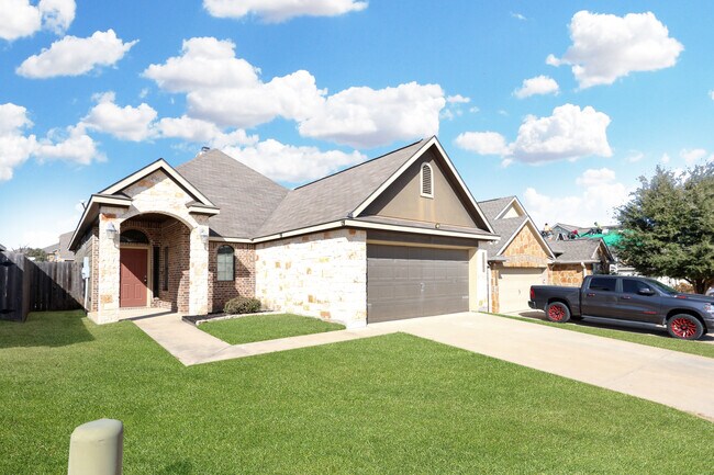 Building Photo - 3309 Castleton Dr