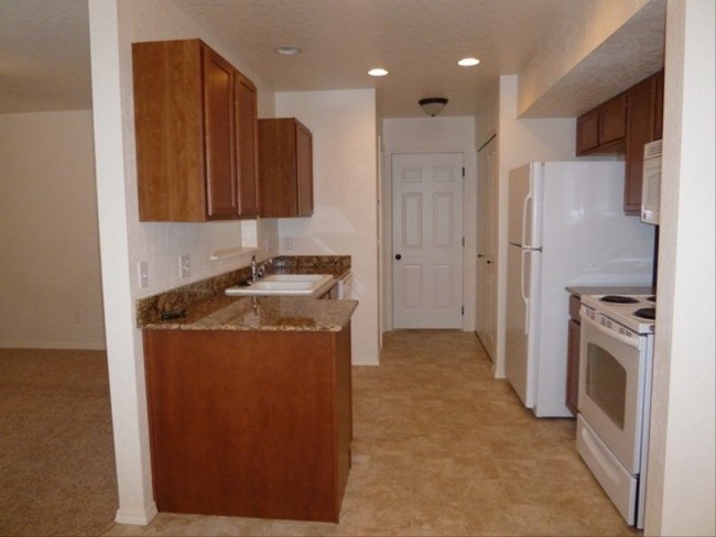 Building Photo - Ponderay Townhome