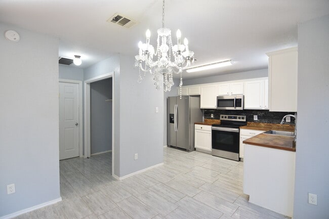 Building Photo - 5403 Donegal Bay Ct