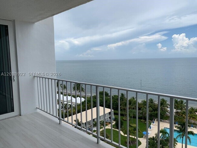 Building Photo - 881 Ocean Dr