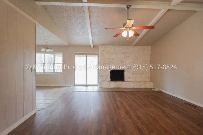 Foto del edificio - Beautifully Updated Home in Prime East Tulsa Location