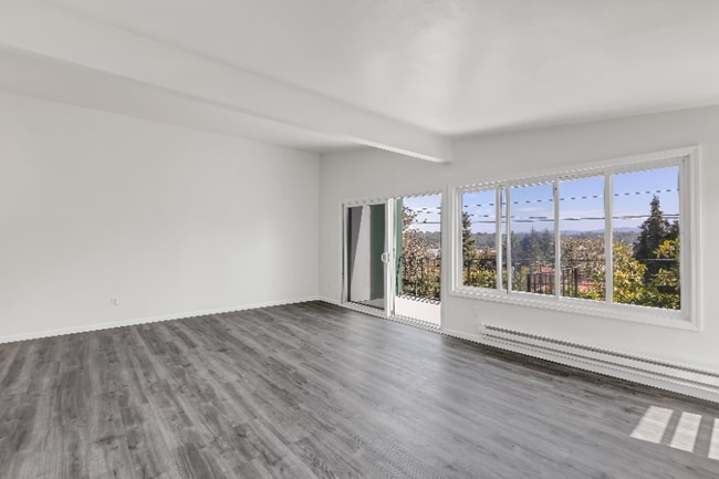 Building Photo - 10607 Des Moines Memorial Dr