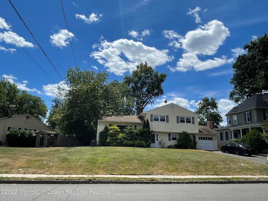 Primary Photo - 110 Lincoln Ave E
