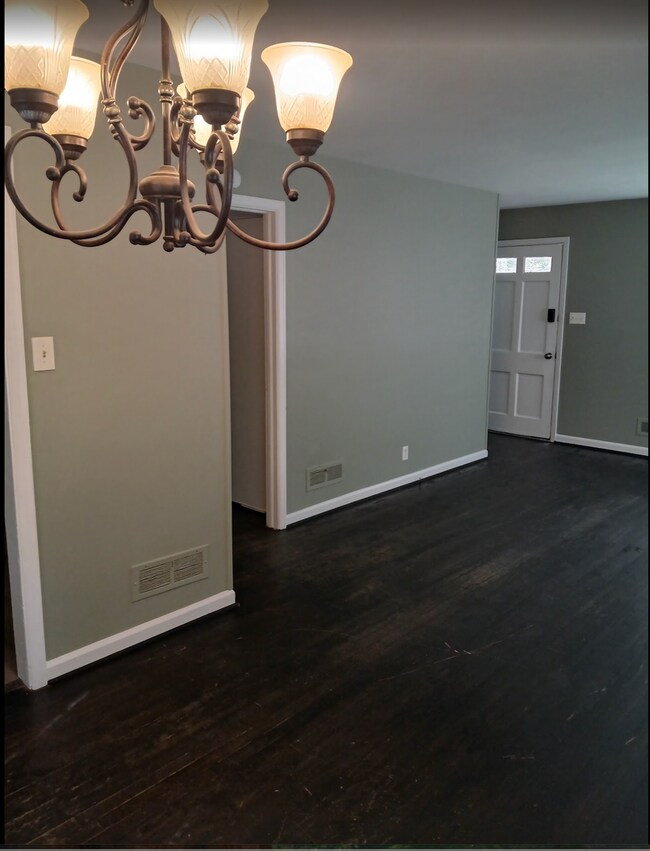 Foto del edificio - October Special!! Reduced Rent! Move In special- First Months Rent Free! Terms Apply! Call Today~