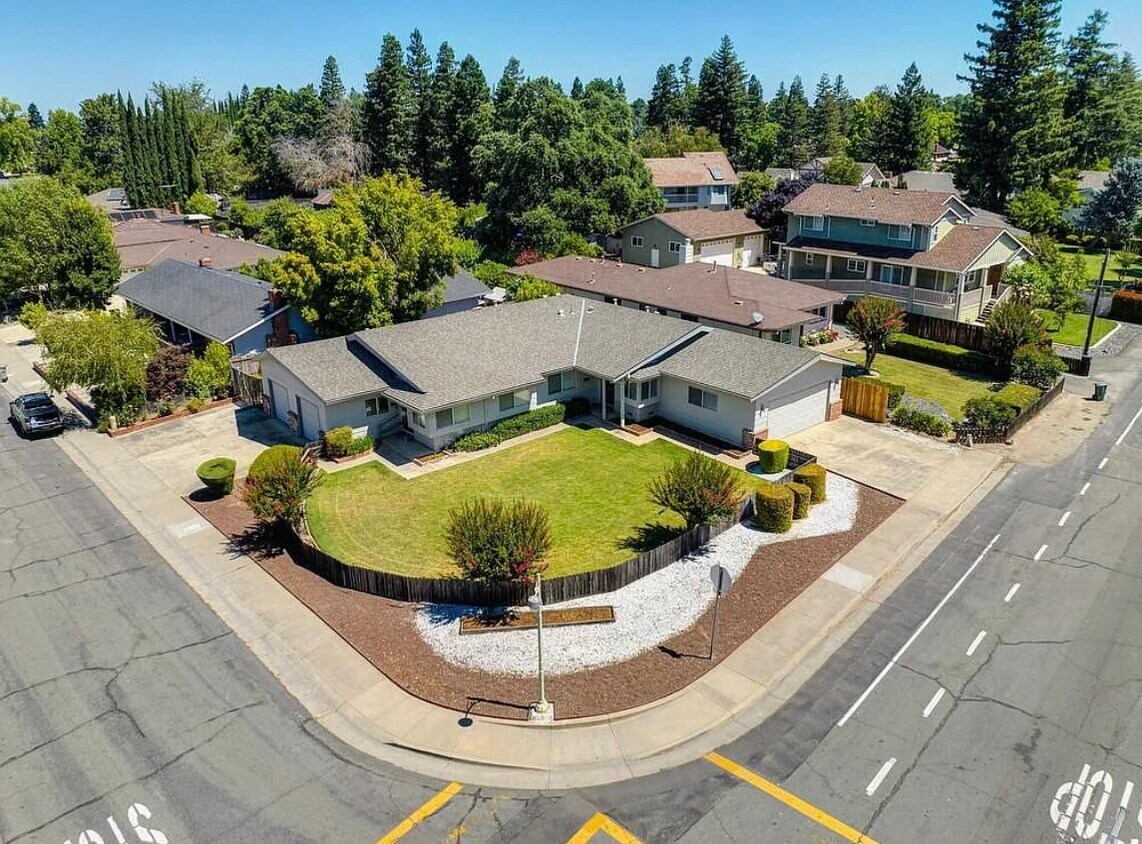 Primary Photo - 6553 Driftwood St