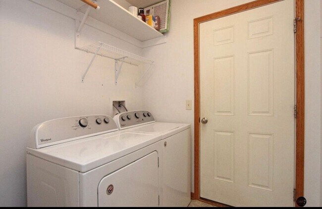 Foto del edificio - 6028 Glenbrook Ln