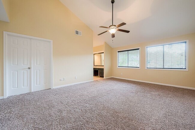 Foto del edificio - 2039 Shorewood Ln
