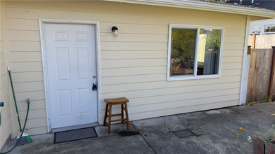 Building Photo - 417 S 11th St