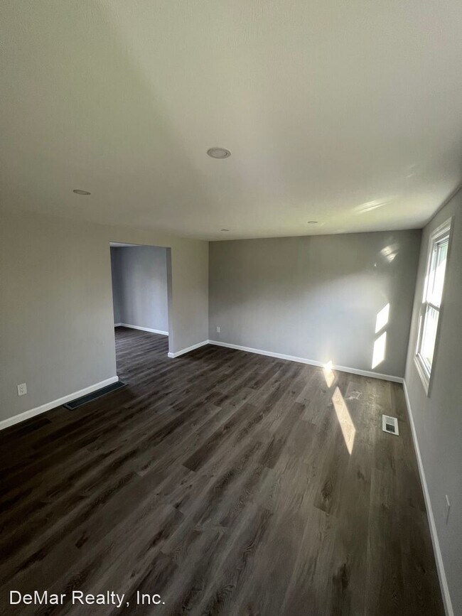 Building Photo - 3 br, 1.5 bath House - 13 Camrose