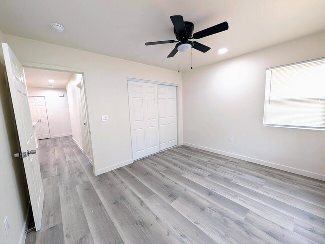 Building Photo - Murray