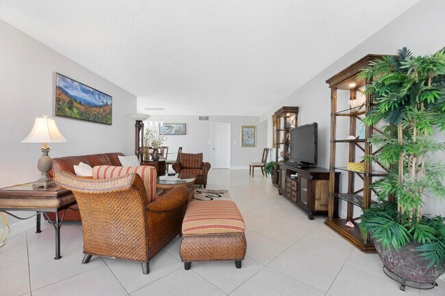 Foto del edificio - 1370 S Ocean Blvd